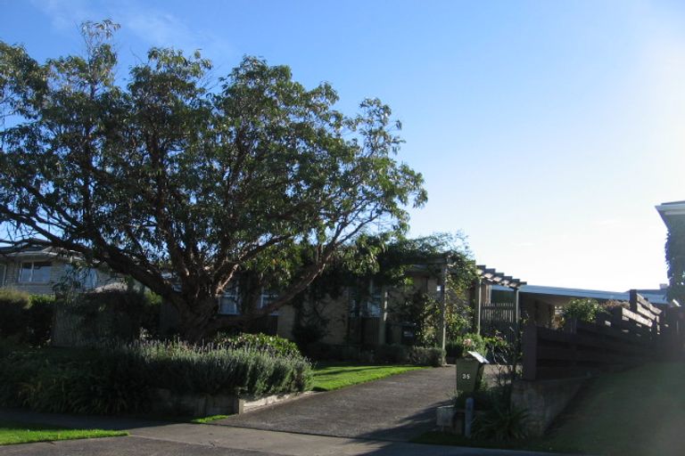 Photo of property in 35 Terry Crescent, Milson, Palmerston North, 4414