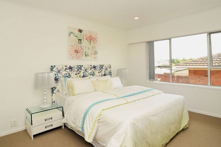 Photo of property in 12 Bodi Place, Te Atatu South, Auckland, 0610