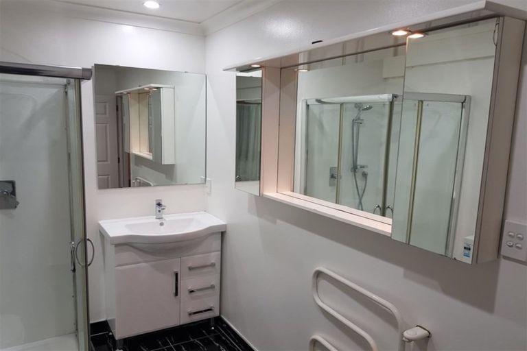 Photo of property in 18 Calluna Crescent, Totara Heights, Auckland, 2105