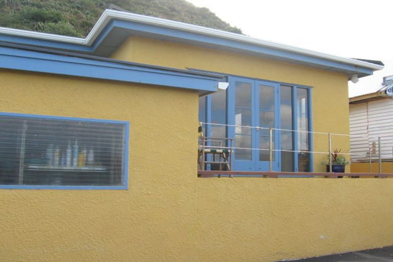 Photo of property in 176 Breaker Bay Road, Breaker Bay, Wellington, 6022