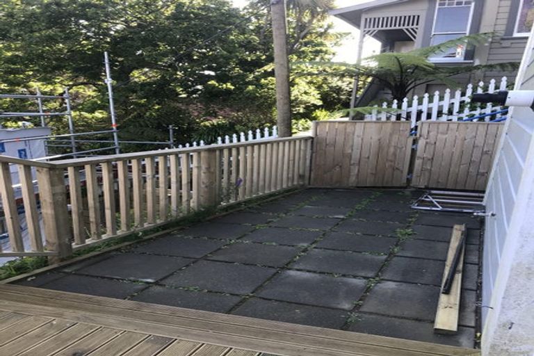 Photo of property in 92 Kelburn Parade, Kelburn, Wellington, 6012