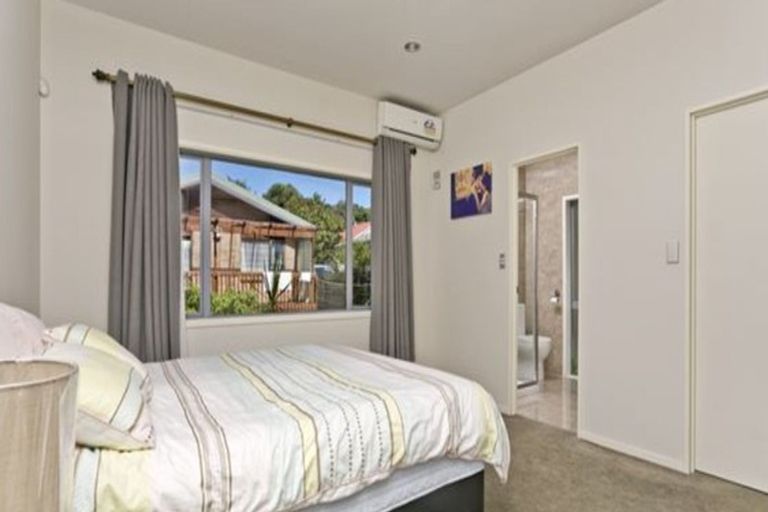 Photo of property in 1b Lynwood Road, New Lynn, Auckland, 0600
