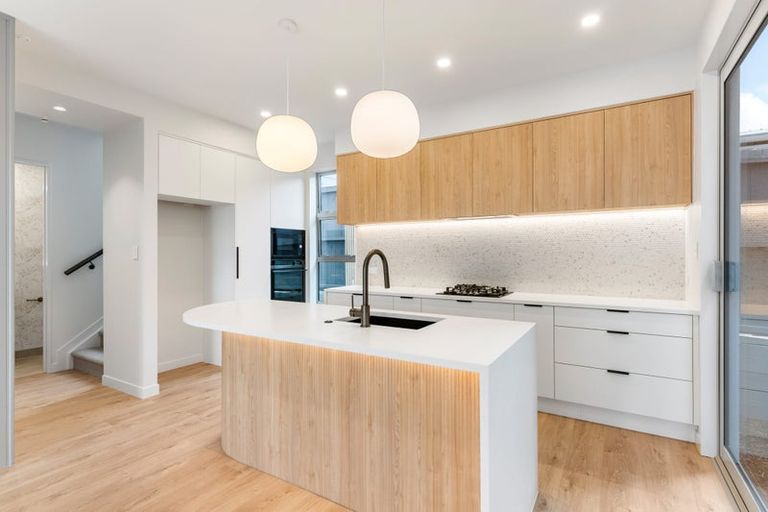 Photo of property in 3 Trafalgar Road, Milford, Auckland, 0620