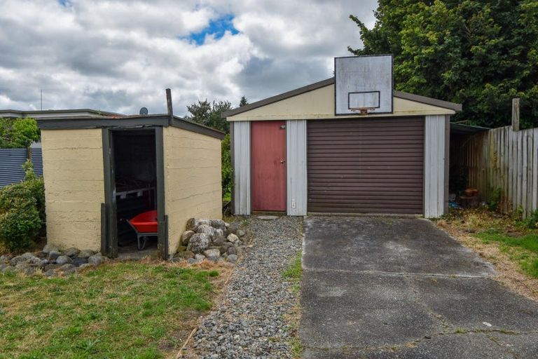 Photo of property in 2 Kent Street, Carterton, 5713