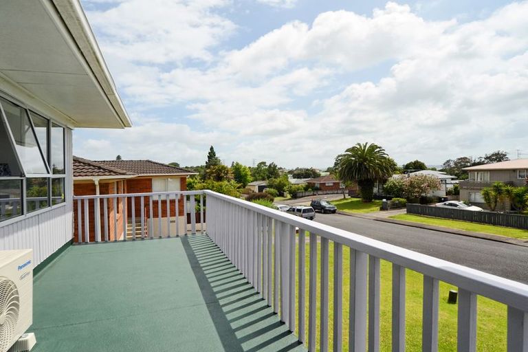Photo of property in 12 Bodi Place, Te Atatu South, Auckland, 0610