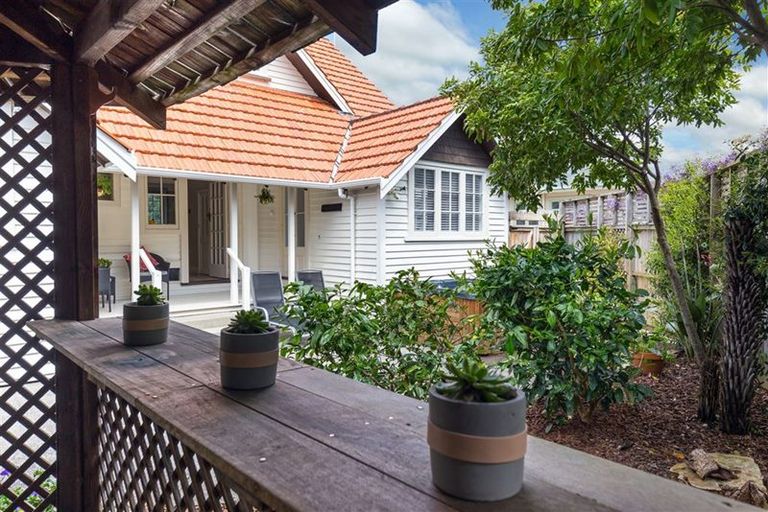 Photo of property in 14a Norwood Road, Bayswater, Auckland, 0622