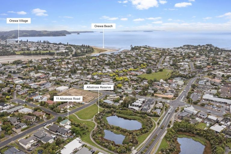 Photo of property in 11 Albatross Road, Red Beach, 0932