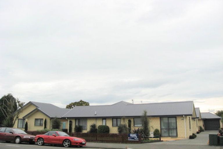 Photo of property in 96a Main South Road, Sockburn, Christchurch, 8042