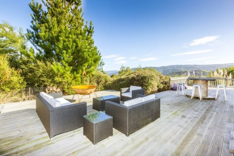 Photo of property in 37 Mt Marua Drive, Timberlea, Upper Hutt, 5018