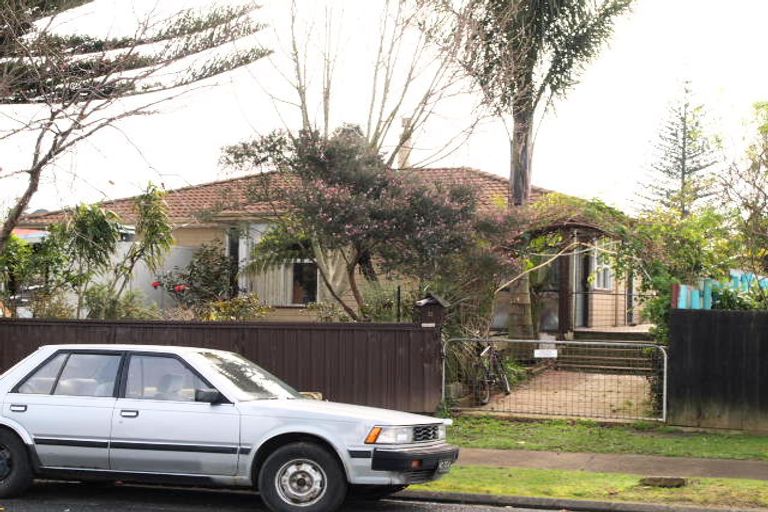 Photo of property in 11 Quennell Avenue, Favona, Auckland, 2024