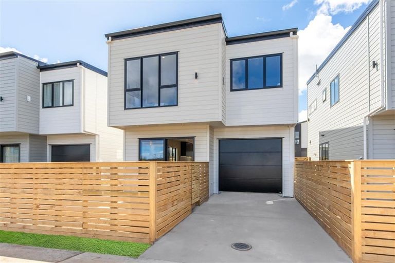 Photo of property in 16 Greenbrier Street, Westgate, 0814