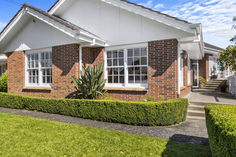 Photo of property in 39 Hillcrest Road, Hillcrest, Hamilton, 3216