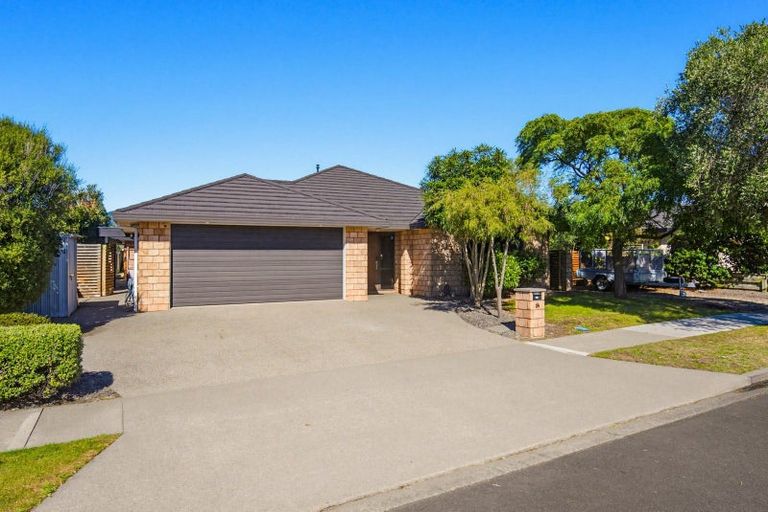 Photo of property in 14 Consort Close, Paraparaumu Beach, Paraparaumu, 5032