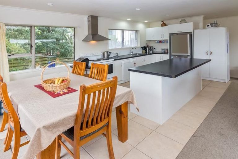 Photo of property in 16 Birman Close, Half Moon Bay, Auckland, 2012