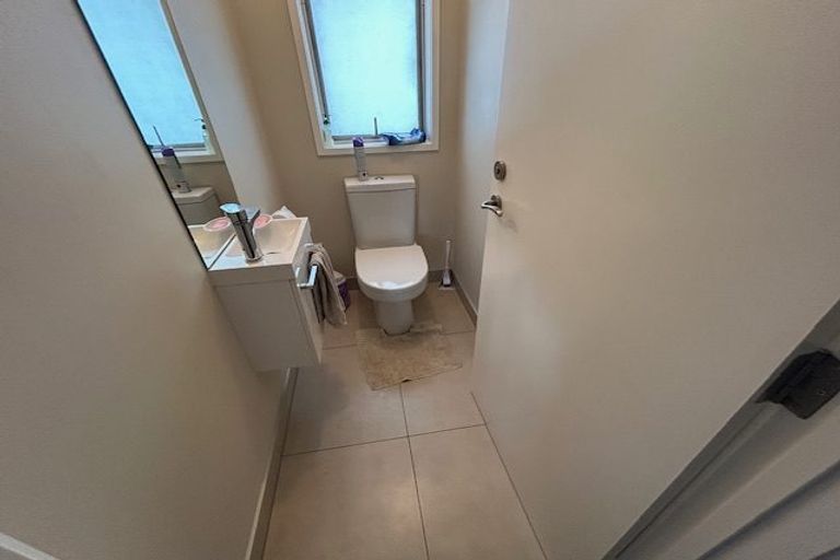 Photo of property in 17 Rothesay Bay Road, Rothesay Bay, Auckland, 0630