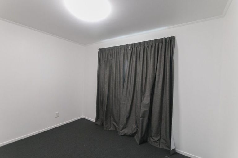 Photo of property in 6 Kilcar Place, Massey, Auckland, 0614