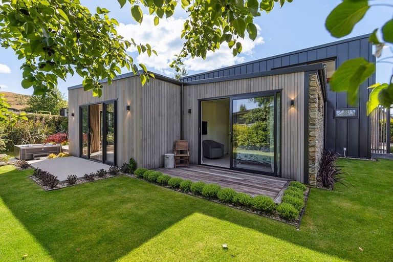Photo of property in 4 Takahe Lane, Wanaka, 9305