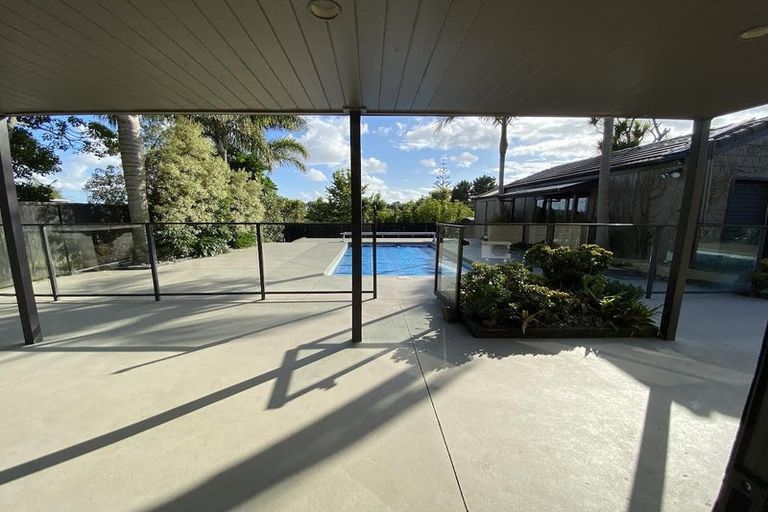 Photo of property in 66 Tauhinu Road, Greenhithe, Auckland, 0632