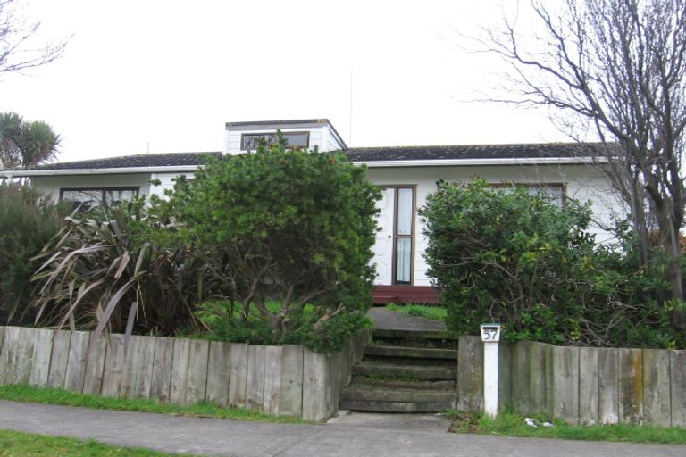 Photo of property in 57 Rhodes Drive, Kelvin Grove, Palmerston North, 4414