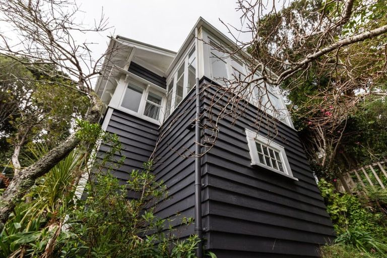 Photo of property in 43 Ngaio Road, Kelburn, Wellington, 6012