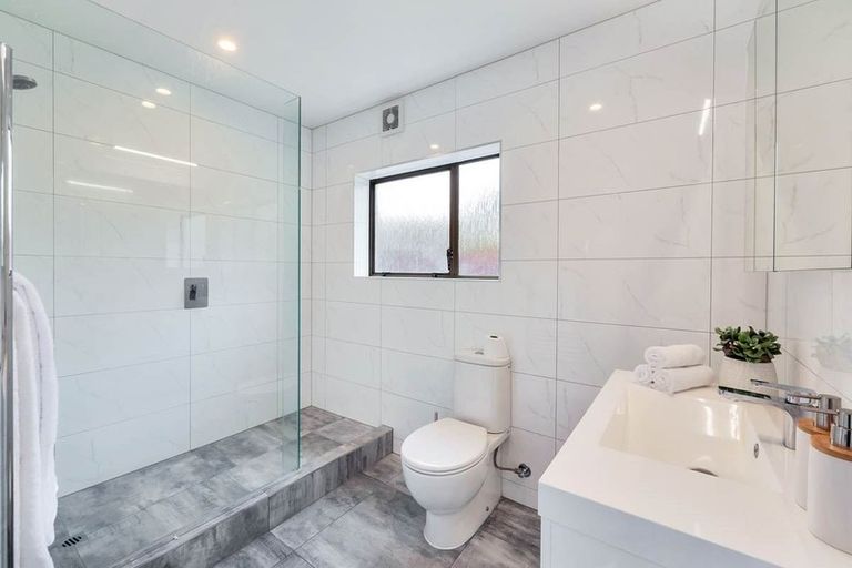 Photo of property in 4 Kegworth Place, Browns Bay, Auckland, 0630