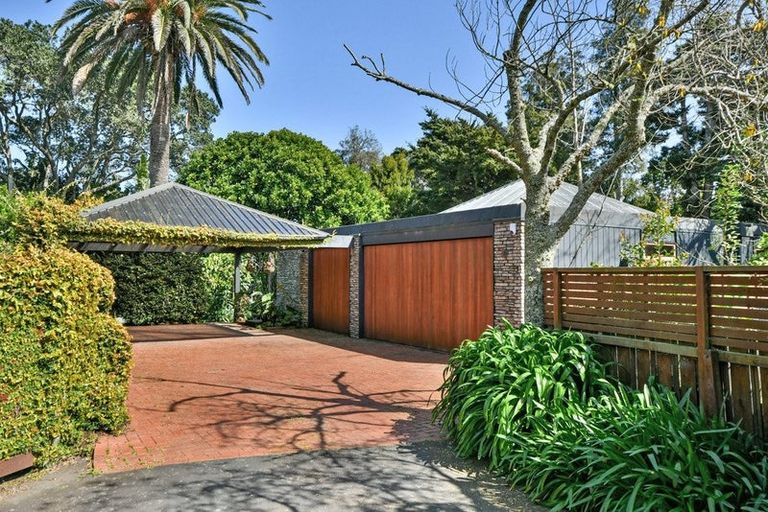 Photo of property in 30 Scenic Drive, Hillpark, Auckland, 2102
