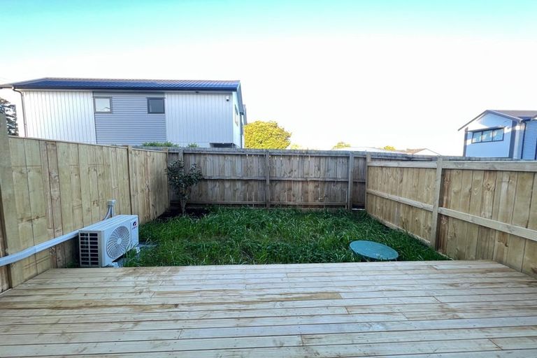 Photo of property in 3/105 Hobsonville Road, West Harbour, Auckland, 0618