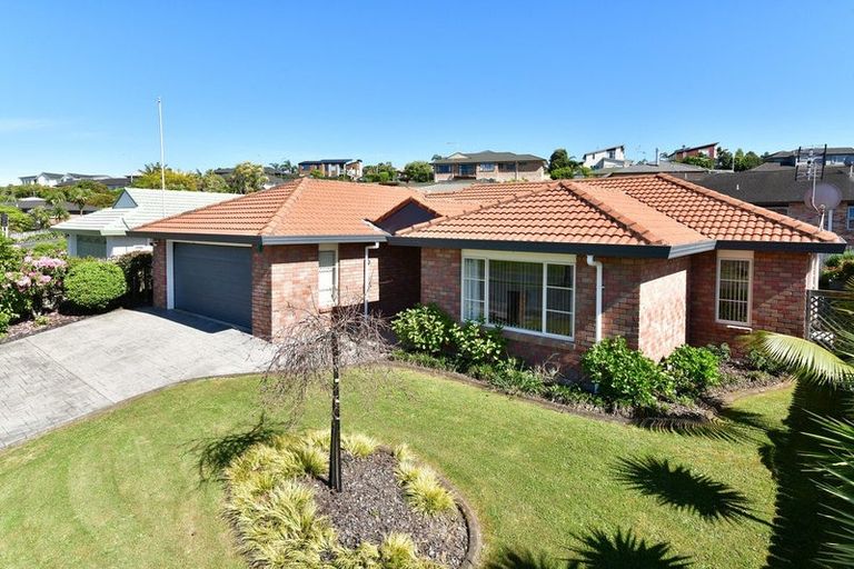 Photo of property in 110 Lakeside Drive, Orewa, 0931