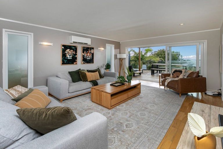 Photo of property in 33 Montclair Rise, Browns Bay, Auckland, 0630