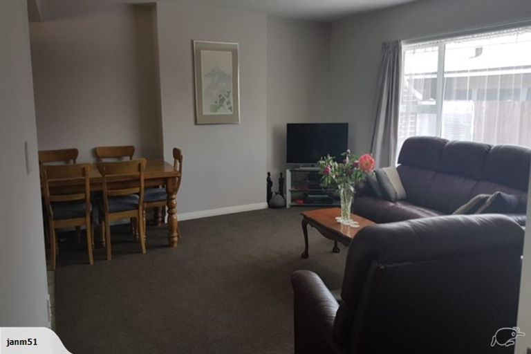 Photo of property in 2/10 Ryeland Avenue, Ilam, Christchurch, 8041