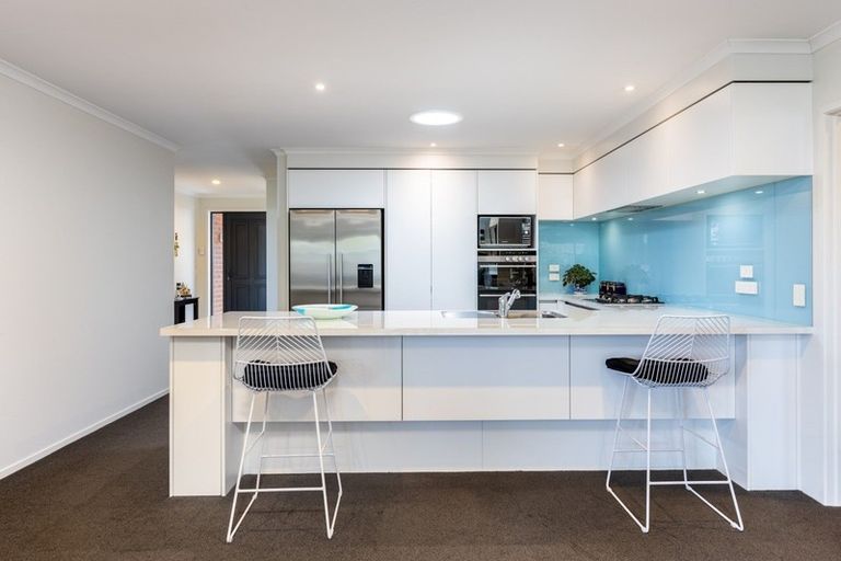 Photo of property in 25 Te Arakete Place, Hurworth, New Plymouth, 4310