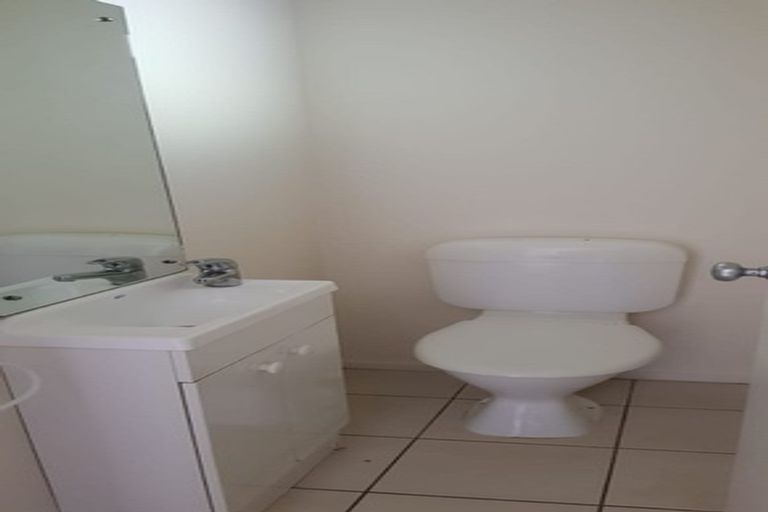 Photo of property in 2/3 Orwell Road, Greenhithe, Auckland, 0632