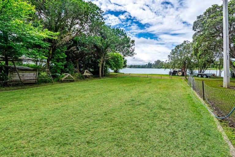 Photo of property in 41 Pohutukawa Avenue, Shelly Park, Auckland, 2014
