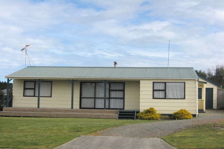 Photo of property in 17 Kahukura Avenue, Waitarere Beach, Levin, 5510