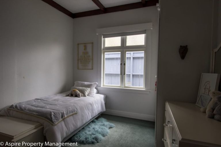 Photo of property in 21 Pupuke Road, Birkenhead, Auckland, 0627