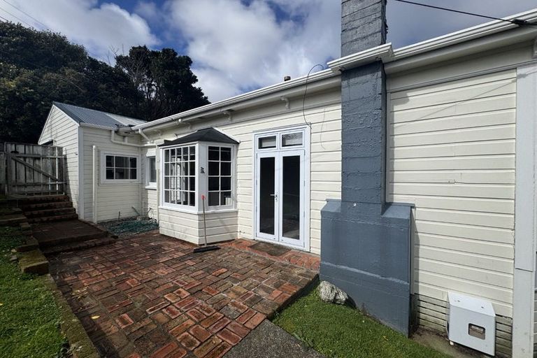 Photo of property in 27 Tawa Terrace, Tawa, Wellington, 5028