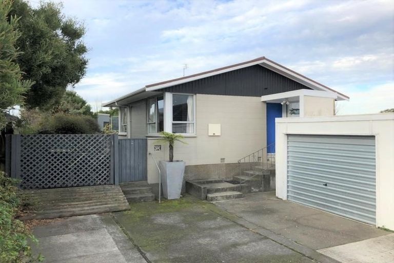 Photo of property in 2/207 Estuary Road, South New Brighton, Christchurch, 8062