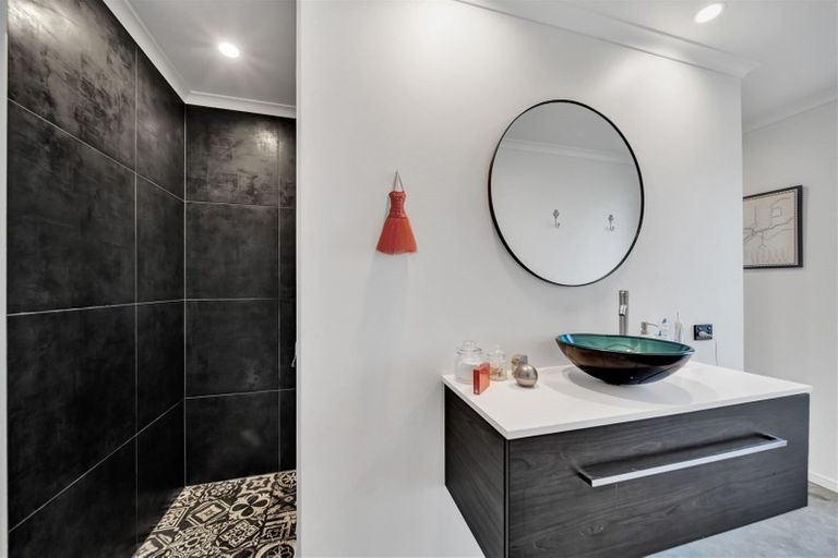 Photo of property in 15 Thomason Road, Egmont Village, New Plymouth, 4371