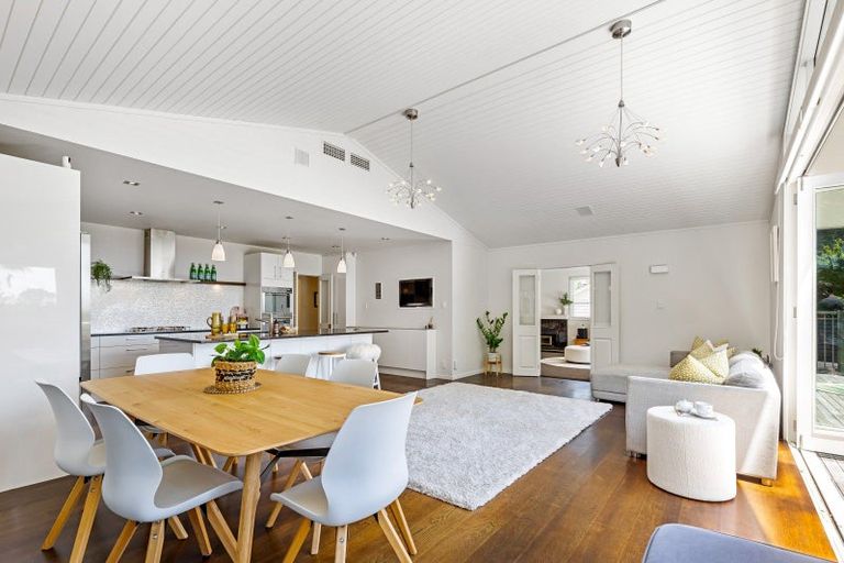 Photo of property in 10 Emily Lane, Greenhithe, Auckland, 0632