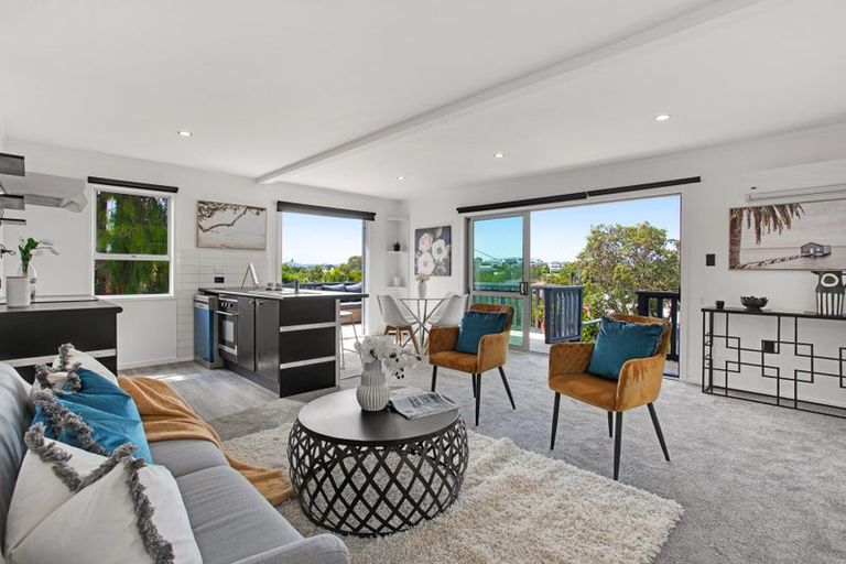 Photo of property in 52 Bay Street, Red Beach, 0932