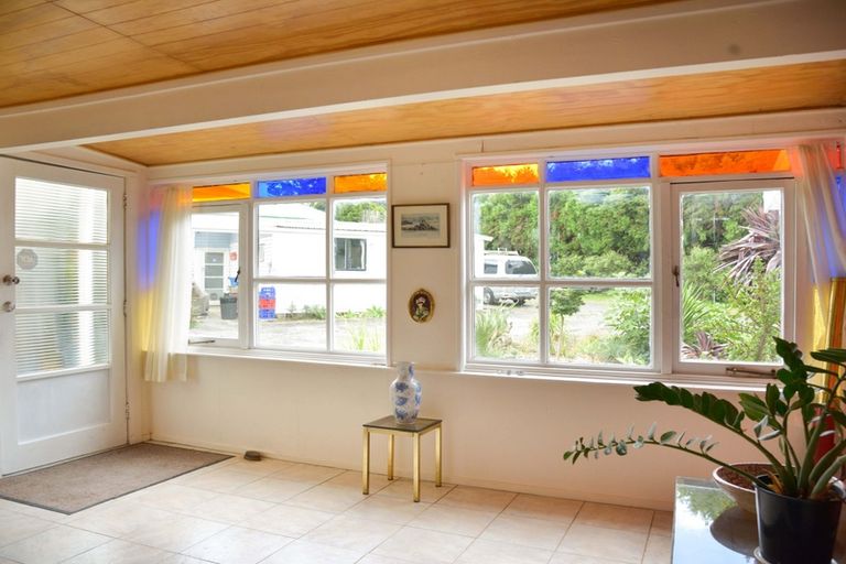 Photo of property in 202 Muriwai Valley Road, Muriwai, Waimauku, 0881