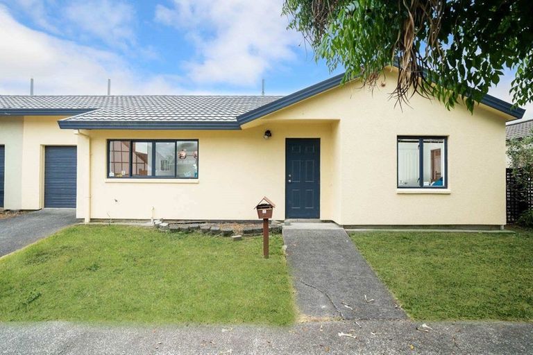 Photo of property in 8/17 Neta Grove, Henderson, Auckland, 0612