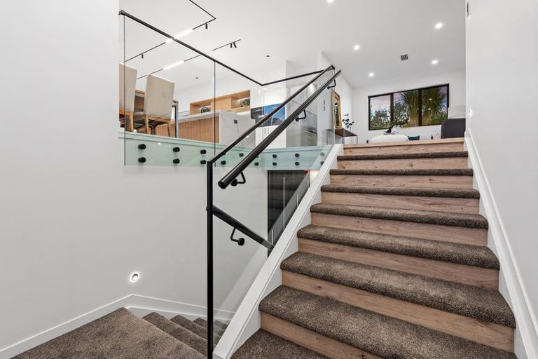 Photo of property in 36 Skulander Crescent, Orewa, 0931