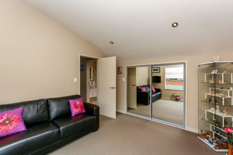 Photo of property in 32b Gilbert Street, New Plymouth, 4310