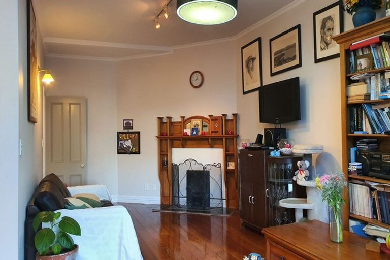 Photo of property in 92 Austin Street, Mount Victoria, Wellington, 6011