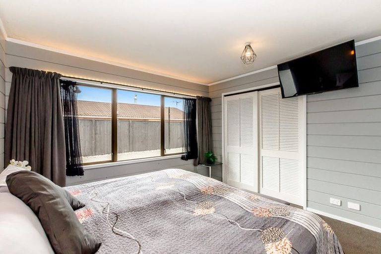 Photo of property in 4 Oakwood Grove, Paraparaumu Beach, Paraparaumu, 5032