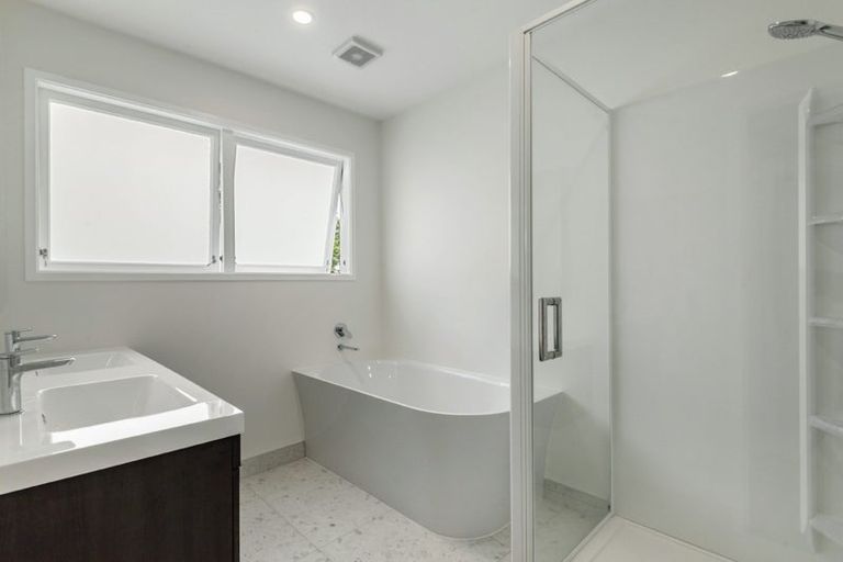 Photo of property in 4 Range Road, Swanson, Auckland, 0816