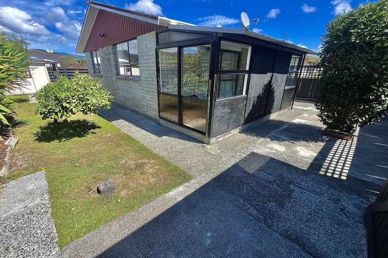 Photo of property in 9b Kansas Grove, Totara Park, Upper Hutt, 5018