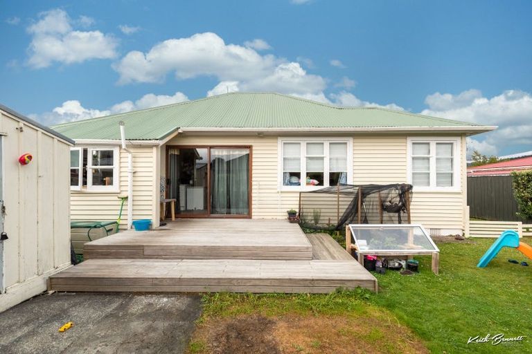 Photo of property in 18 Ebdentown Street, Ebdentown, Upper Hutt, 5018