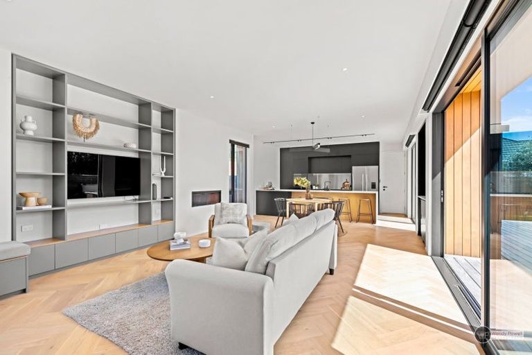 Photo of property in 10 Birdwood Road, Waterloo, Lower Hutt, 5011